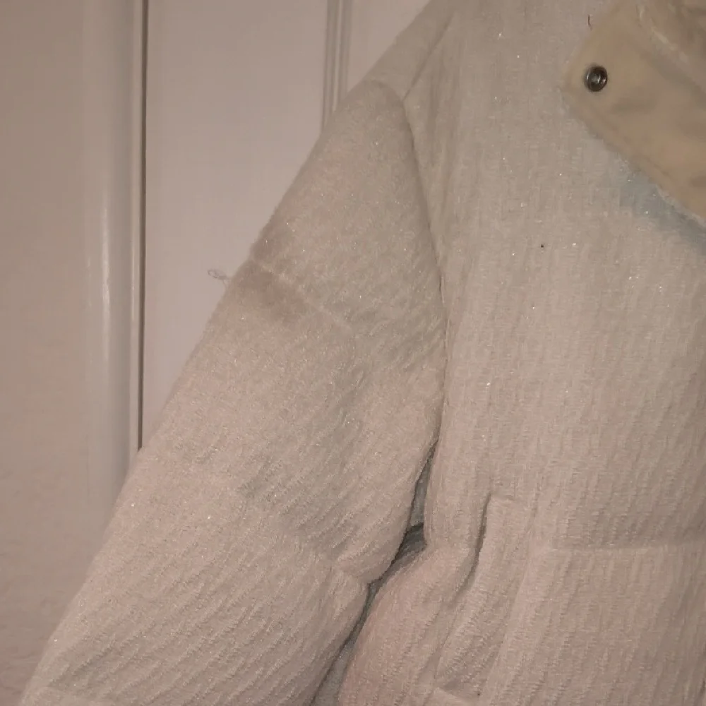 Elegant White Puffer Jacket (Stain On Sleeve) - Picture 9 of 11